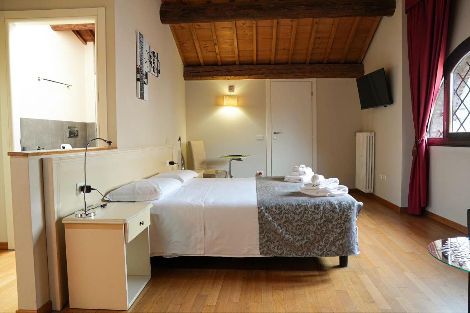 Honey Rooms Феррара Екстер'єр фото
